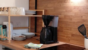 Leilighet – comfort, hageutsikt | Eget kjøkken | Kaffetrakter/tekoker og kjøleskap på fellesområdet