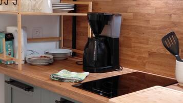 Comfort Apartment, Garden View | Private kitchen | Shared fridge, microwave, coffee/tea maker, electric kettle