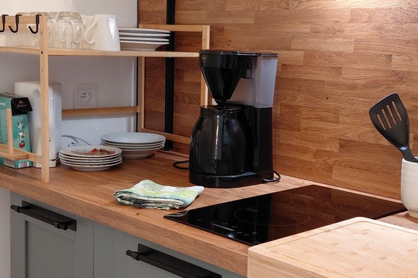 Apartament Comfort, vistes al jardí | Cuina privada | Frigorífic, microones, cafetera i tetera i bullidora elèctrica