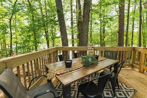 Outdoor dining - New Game Room-Snow Cones-Pet Friendly-Dock-Fire Pit-Kayaks-Paddleboards- (Martin)