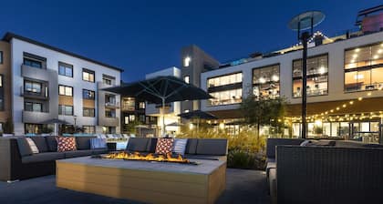 KING BED - Luxury FULLY FURNISHED Condo - 24/7 Gym Pool Jacuzzi in Menlo Park