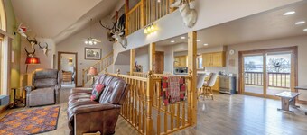 The Hunter's Lodge on Hauser: The Perfect Holiday Getaway!