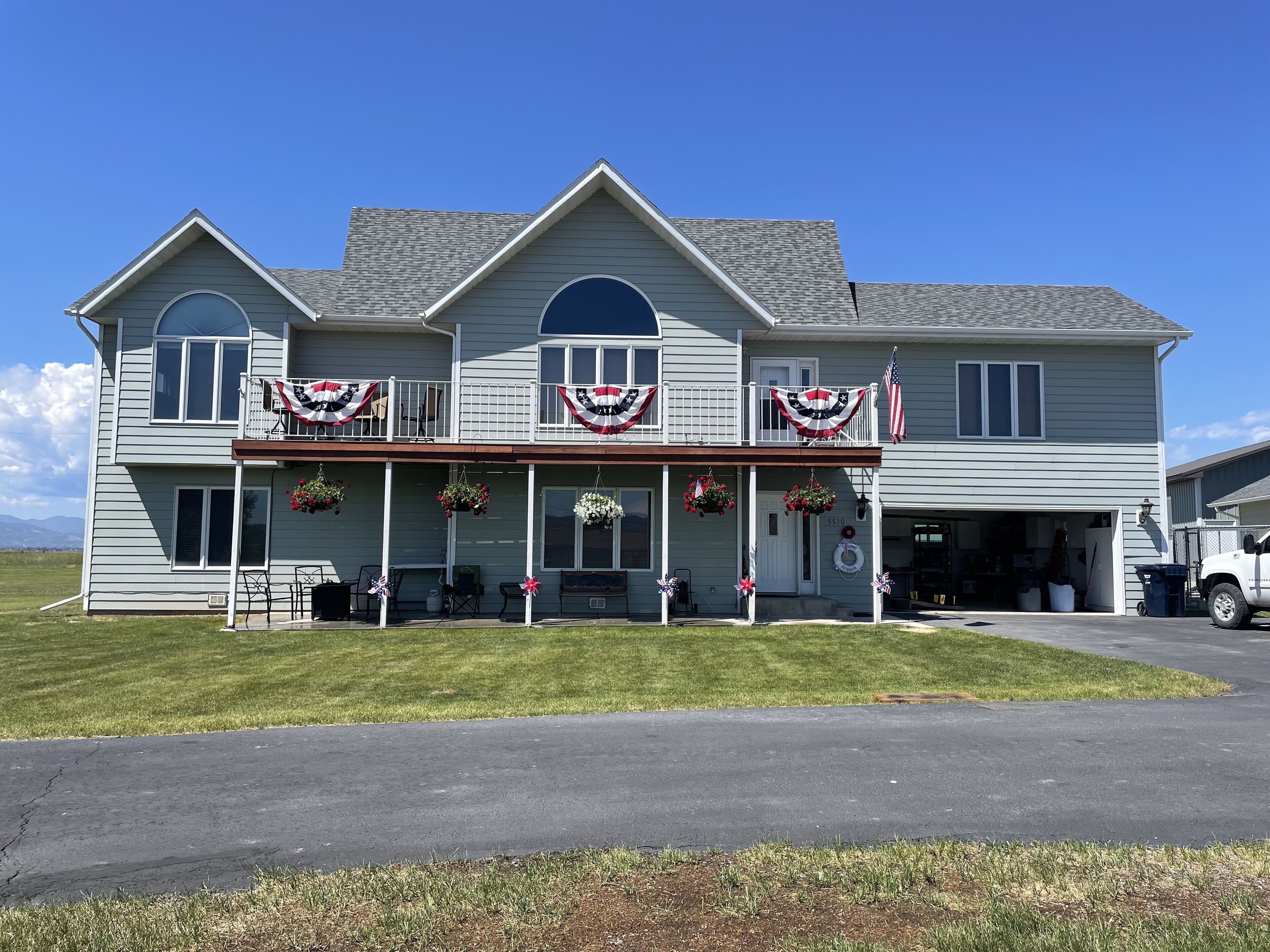 The Hunter's Lodge on Hauser: The Perfect Summer Getaway!