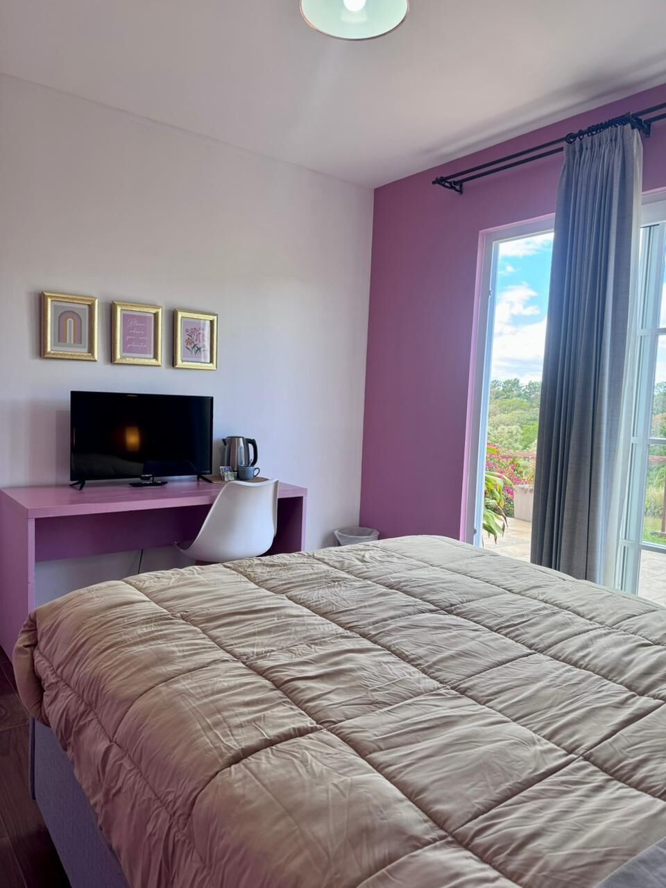 1 quarto, escrivaninha, Wi-Fi de cortesia, roupa de cama