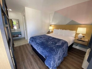 1 bedroom - Economy Queen Room (Santa Cruz)