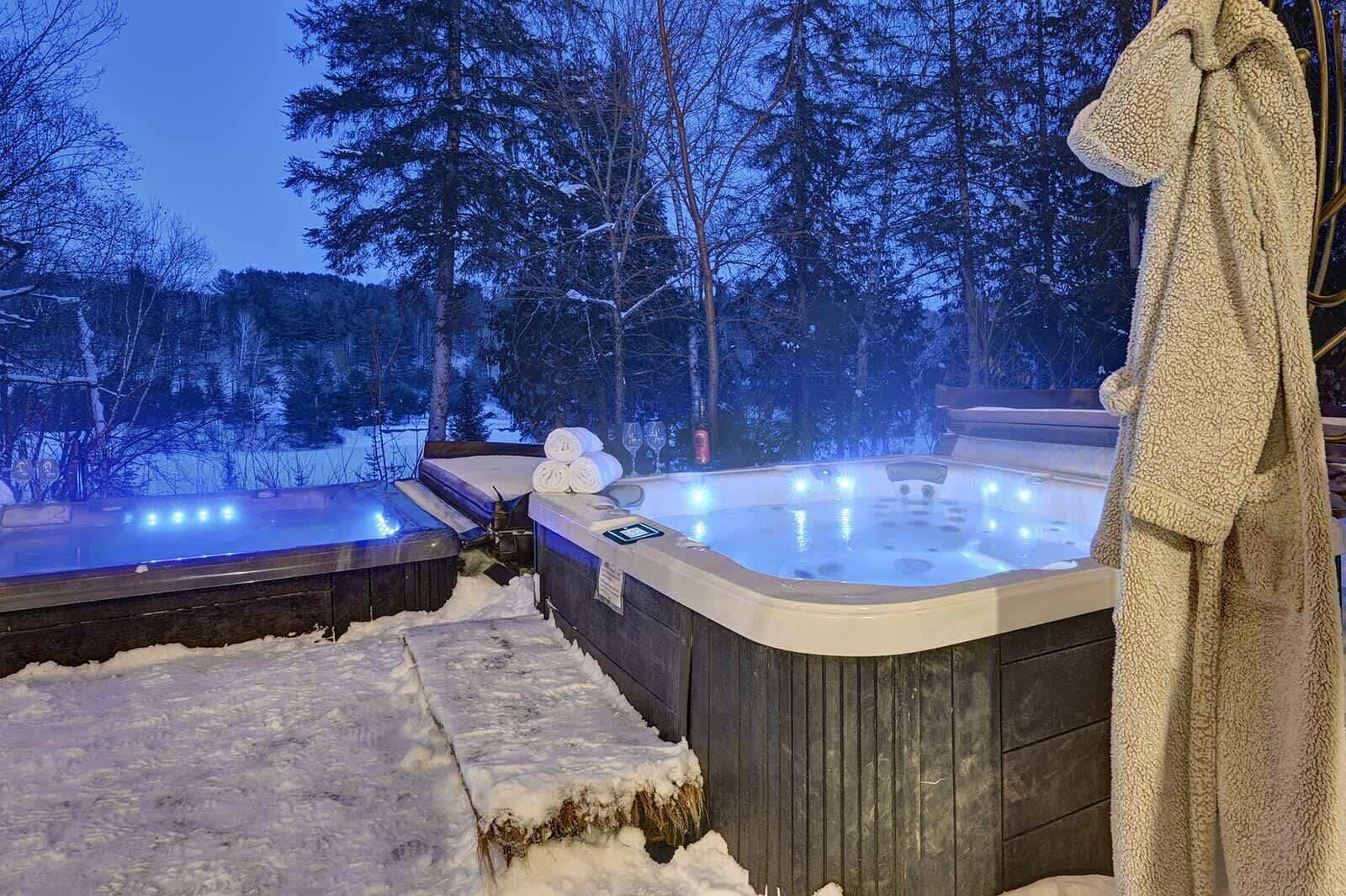 Outdoor spa tub