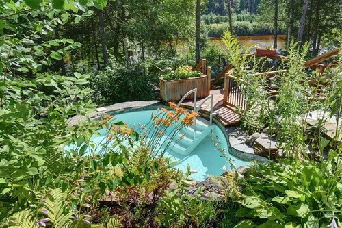 Waterfront private Beach 2 hot tubs Pool Sauna 21p.