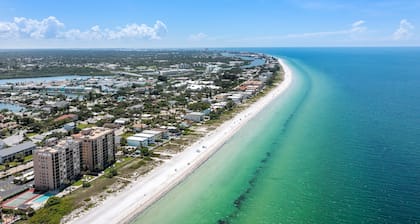 Amazing Location in the Heart of Indian Rocks Beach just Steps to the Sand!
