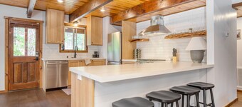 3mins to Lake, 5mins to Skiing • Updated 4BDR Cabin | Avalon Pines by AvantStay