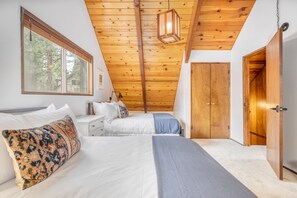 4 bedrooms, travel cot, free WiFi, bed sheets