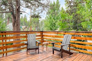 Terrace/patio - Updated + Chic 4BDR w/ Large Deck, Close to the Lake | Avalon Pines by AvantStay (Big Bear Lake)