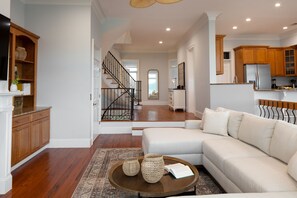 Smart TV - Beachwalk by AvantStay | Hilton Head Oasis Steps from Singleton Beach (Hilton Head Island)