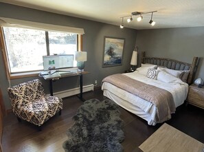 3 bedrooms, bed sheets - Olympic Valley Retreat / Private Hot Tub / EV Charging (Placer County)