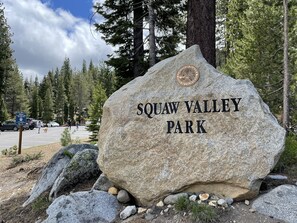 Property grounds - Olympic Valley Retreat / Private Hot Tub / EV Charging (Placer County)