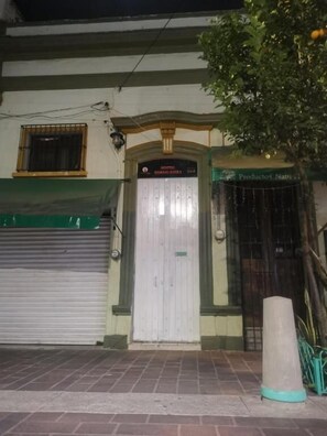 Property entrance - Hostal Guadalajara   (Guadalajara)