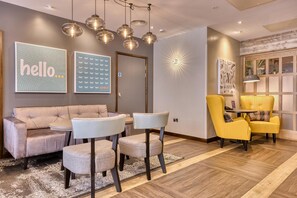 Lobby - Premier Inn Birmingham Cc Exchange Square (Birmingham)