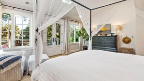 5 soverom, skrivebord, strykejern/-brett og wi-fi (inkludert)