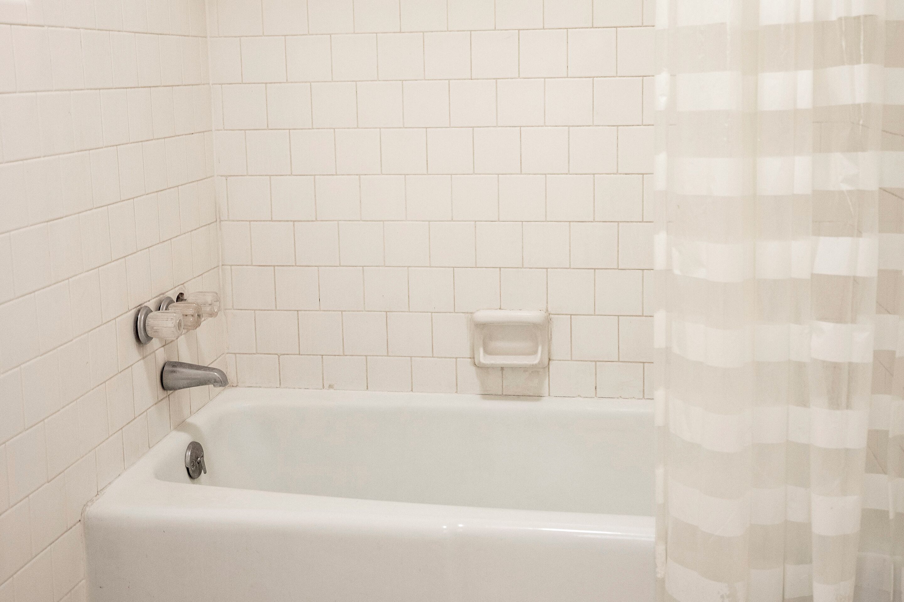 Room, 1 Queen Bed, Smoking | Bathroom | Free toiletries, towels