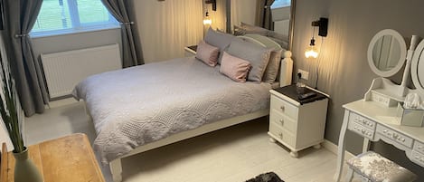 1 bedroom, in-room safe, desk, iron/ironing board