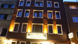 A multi-story hotel with a sign reading "Holiday Time Hotel." - My Holiday Time Hotel (Istanbul)