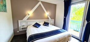 Premium bedding, in-room safe, desk, blackout curtains