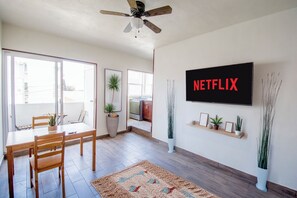 Interior - Cozy - Steps from beach + AC/HEAT (Tijuana)