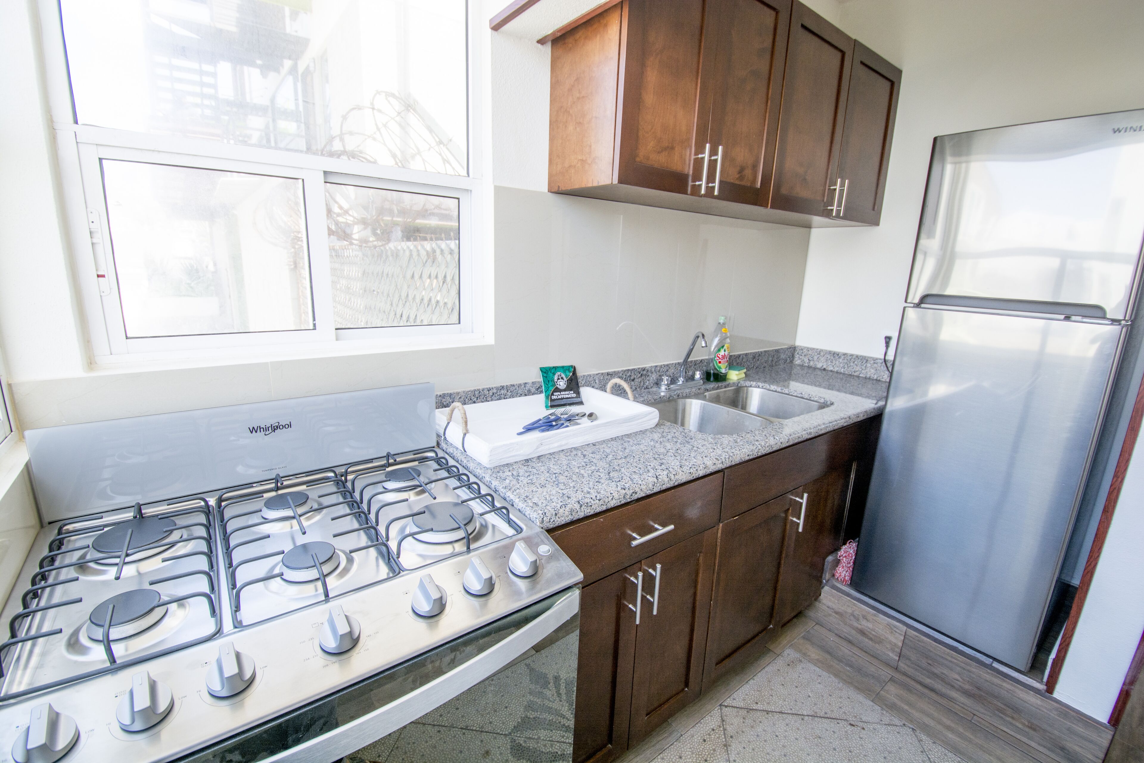 Fridge, oven, stovetop, coffee/tea maker