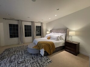 4 bedrooms, desk, free WiFi, bed sheets