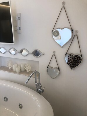 Bathtub, jetted tub, bidet - Red House (Savelletri)