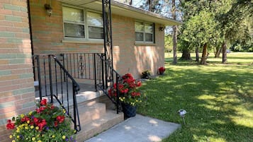 1 bedroom, Egyptian cotton sheets, premium bedding