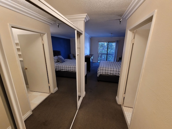 1 bedroom, WiFi - (B08) Deluxe Hotel Style Unit (Beverly Hills)