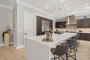 Fridge, microwave, oven, stovetop - The Rose at Montage - Ultimate Estate (Indio)