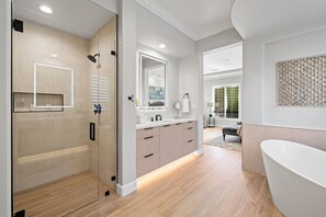 Bathtub, hair dryer, towels - The Rose at Montage - Ultimate Estate (Indio)