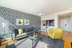 Unclassified image, 4 of 8, button