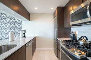 Unclassified image, 3 of 8, button