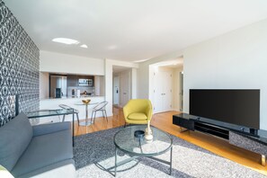 Unclassified image, 5 of 8, button