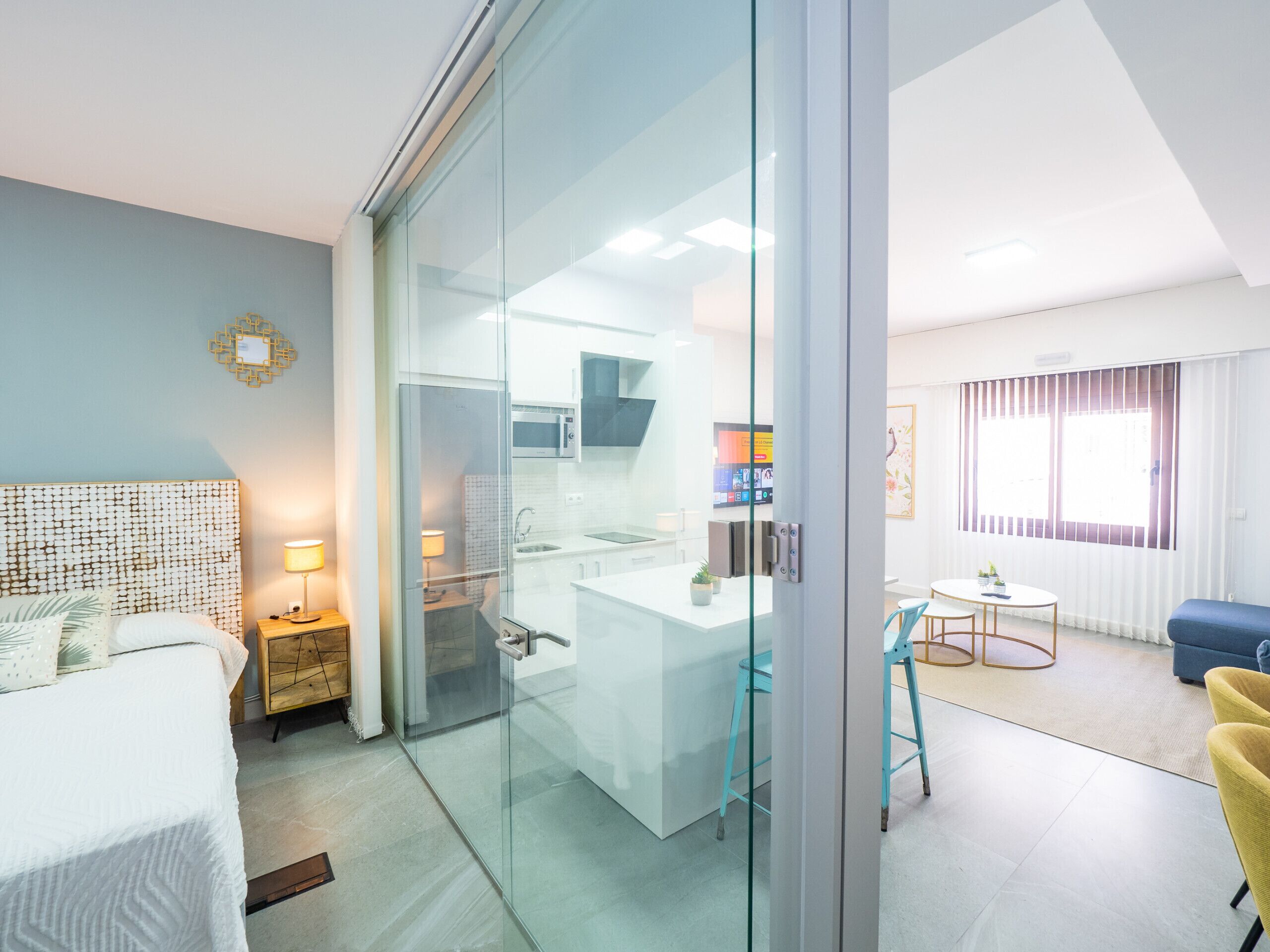 1 habitación, tabla de planchar con plancha, wifi gratis y ropa de cama 