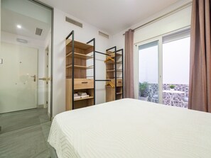 1 dormitorio, tabla de planchar con plancha, wifi gratis y ropa de cama