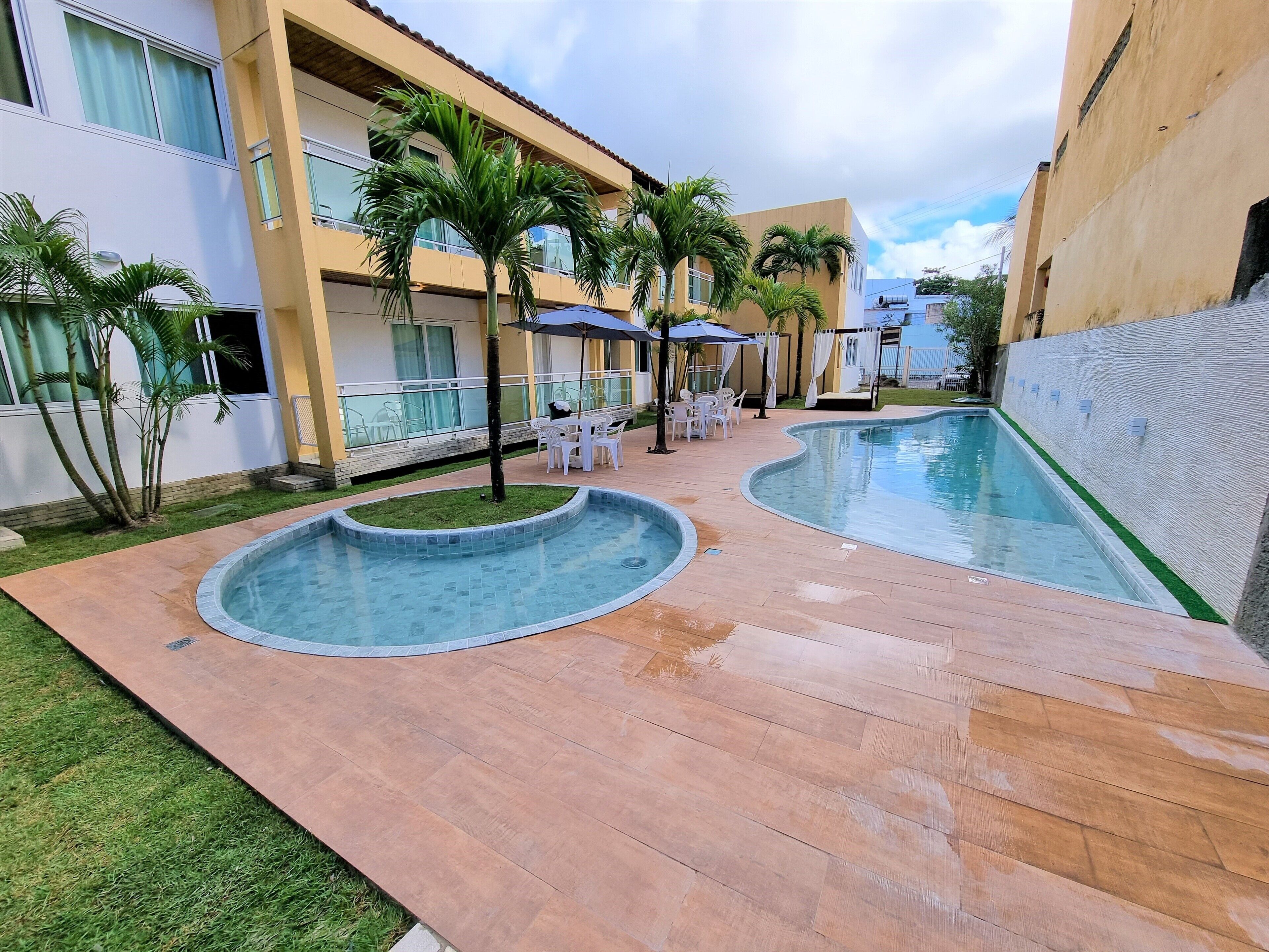 2 piscinas externas