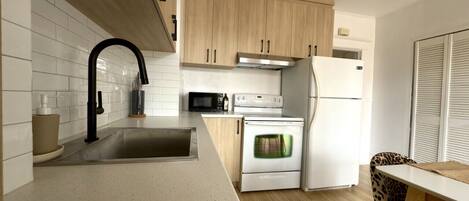 Fridge, microwave, oven, coffee/tea maker