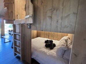 Tält Premium - privat badrum - utsikt mot trädgården | 2 sovrum