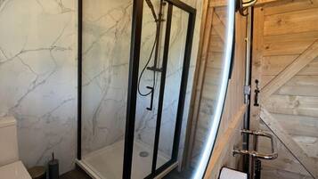 Tält Premium - privat badrum - utsikt mot trädgården | Badrum