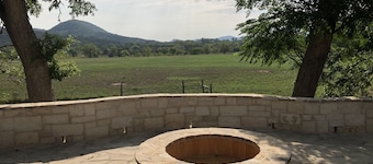 Cozy Cottage on the Frio-unplug and recharge
