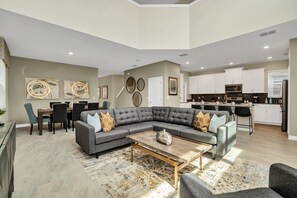 Televisio, DVD-soitin, pöytäjalkapallopöytä