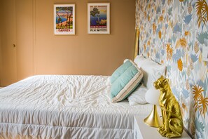3 bedrooms, desk, iron/ironing board, travel cot - CITY CENTRE and close to the beach; 3 bedroom apartment newly renovated.  (Dieppe)