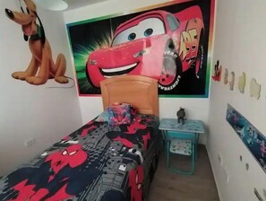 4 bedrooms, iron/ironing board, WiFi