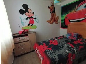 4 slaapkamers, een strijkplank/strijkijzer, wifi