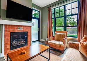 Smart TV, fireplace - Heated Pool Hot Tubs Sauna Gym Patio Mtn Front Appalachian @ Mtn Creek #118 (Vernon)