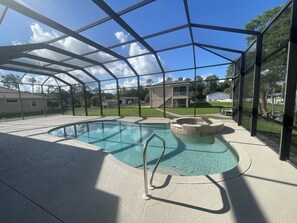 Piscina all'aperto, una piscina riscaldata