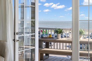 Interior - Book 4 Nights in November & Get 5th Night Free!!! (Folly Beach)